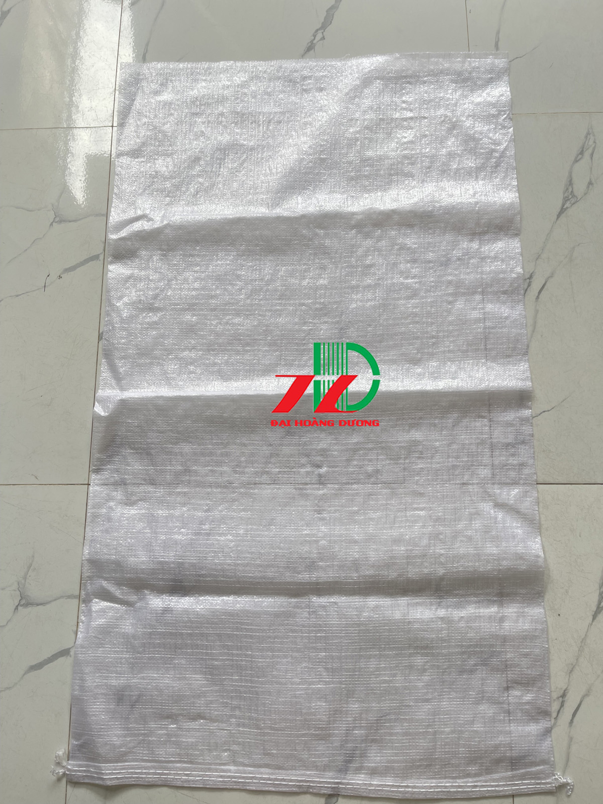 Tại Sao Nên Mua Bao bì PP Dệt Tại Bình Dương? Bao PP dệt (Polypropylene) là loại bao bì phổ biến, được sản xuất từ hạt nhựa PP và dệt thành tấm sợi bền chắc.